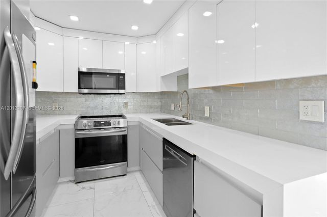 3675 N Country Club Dr 2008, Aventura, FL 33180