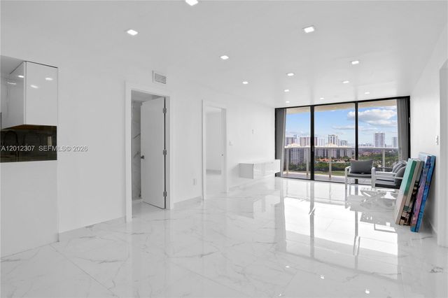 3675 N Country Club Dr 2008, Aventura, FL 33180