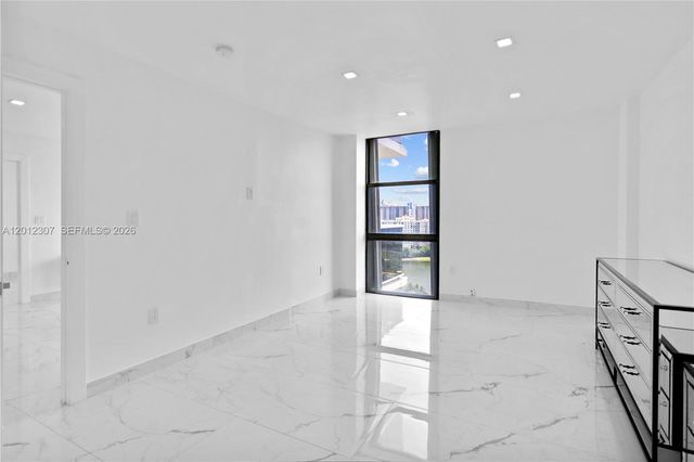 3675 N Country Club Dr 2008, Aventura, FL 33180