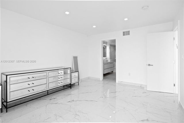 3675 N Country Club Dr 2008, Aventura, FL 33180