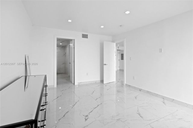 3675 N Country Club Dr 2008, Aventura, FL 33180