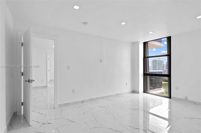 3675 N Country Club Dr 2008, Aventura, FL 33180