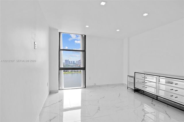 3675 N Country Club Dr 2008, Aventura, FL 33180