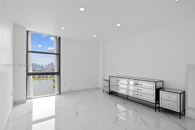 3675 N Country Club Dr 2008, Aventura, FL 33180