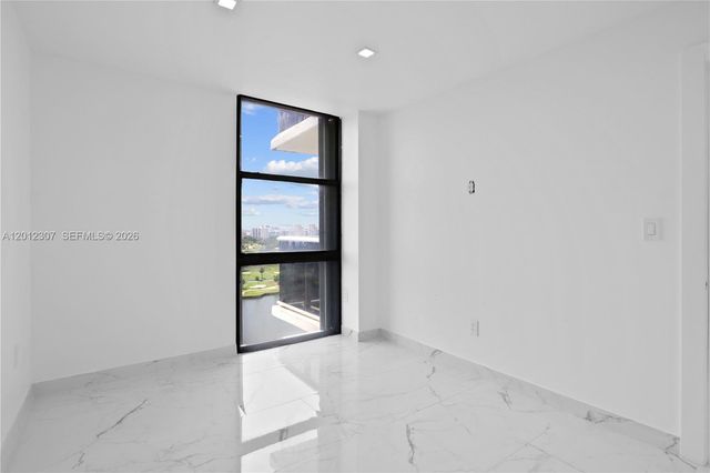 3675 N Country Club Dr 2008, Aventura, FL 33180