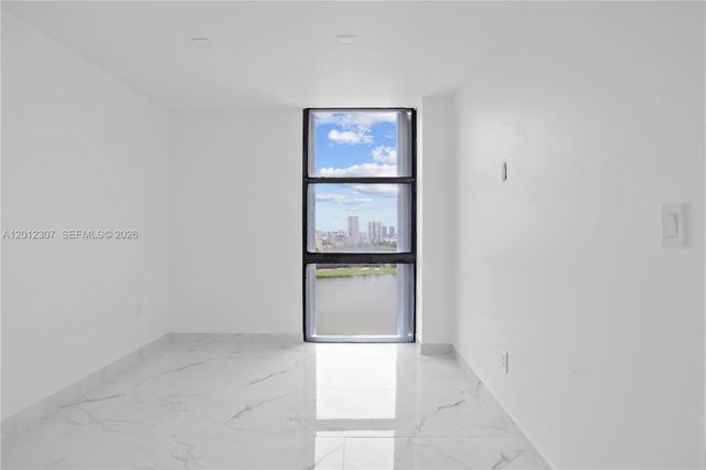 3675 N Country Club Dr 2008, Aventura, FL 33180