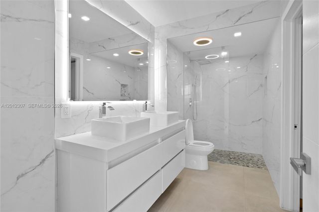 3675 N Country Club Dr 2008, Aventura, FL 33180