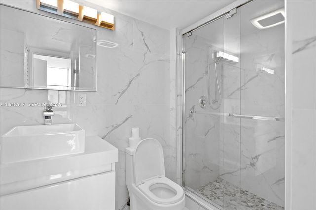 3675 N Country Club Dr 2008, Aventura, FL 33180