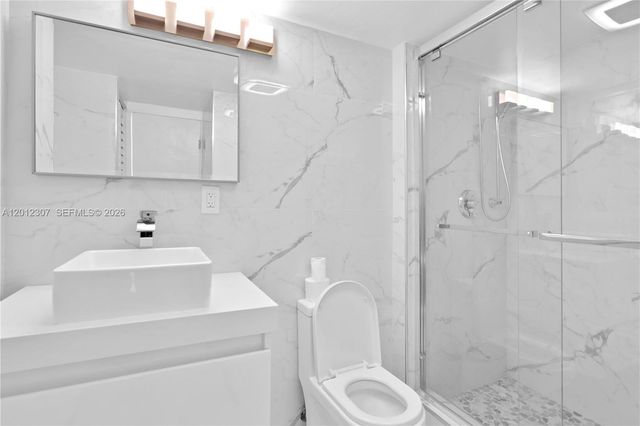 3675 N Country Club Dr 2008, Aventura, FL 33180