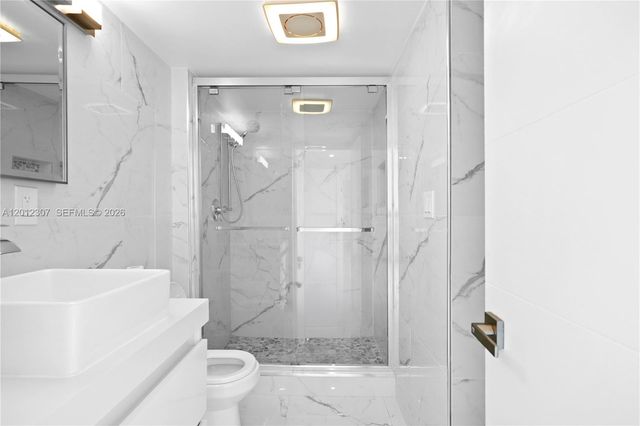 3675 N Country Club Dr 2008, Aventura, FL 33180