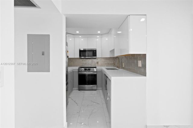 3675 N Country Club Dr 2008, Aventura, FL 33180