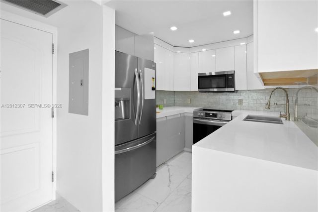 3675 N Country Club Dr 2008, Aventura, FL 33180
