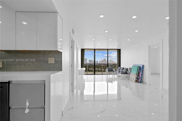 3675 N Country Club Dr 2008, Aventura, FL 33180
