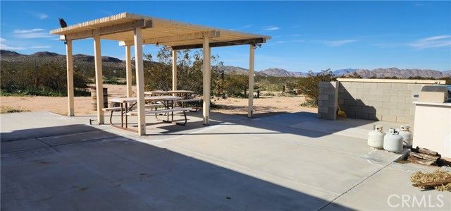 6042 Milne Road, Landers, CA 92285