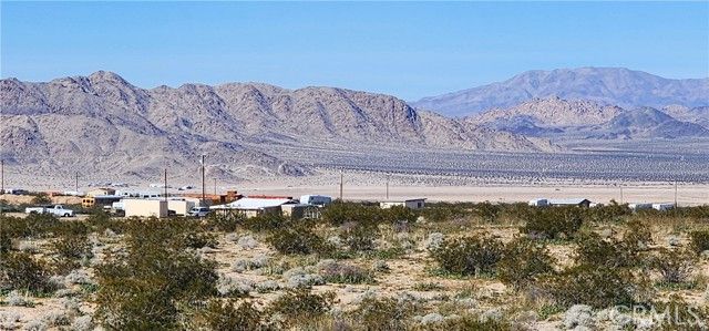 6042 Milne Road, Landers, CA 92285