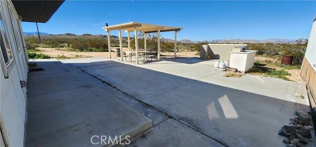 6042 Milne Road, Landers, CA 92285