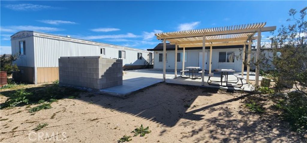 6042 Milne Road, Landers, CA 92285