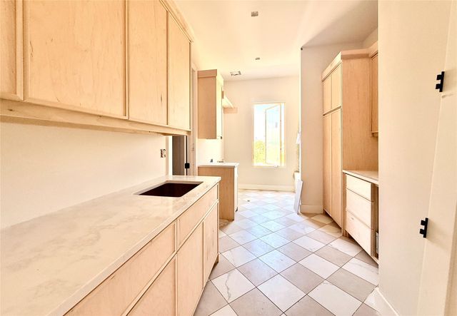 100 Nattie Woods, Horseshoe Bay, TX 78657