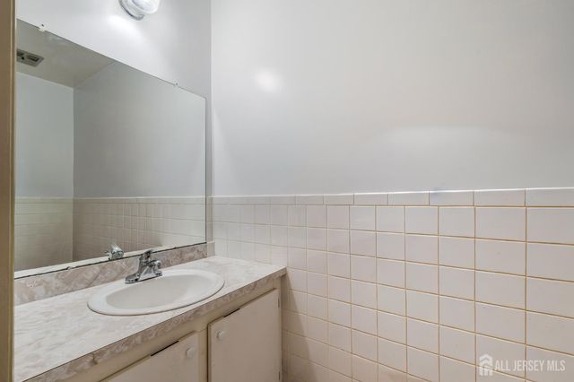 1401 North Oaks Boulevard, North Brunswick, NJ 08902