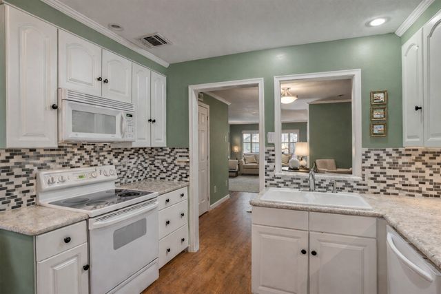 3011 Mahanna Springs Drive B, Dallas, TX 75235