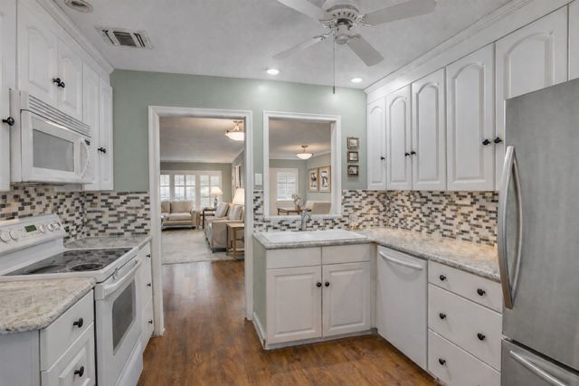 3011 Mahanna Springs Drive B, Dallas, TX 75235