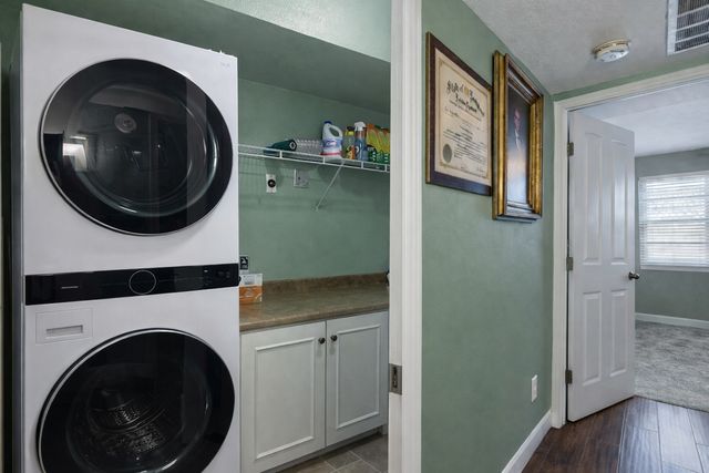 3011 Mahanna Springs Drive B, Dallas, TX 75235