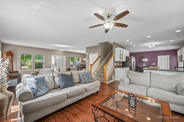 1075 ROBINSON Street, Elburn, IL 60119