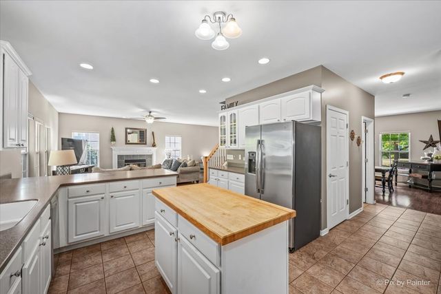 1075 ROBINSON Street, Elburn, IL 60119