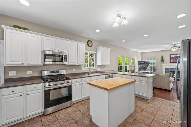 1075 ROBINSON Street, Elburn, IL 60119