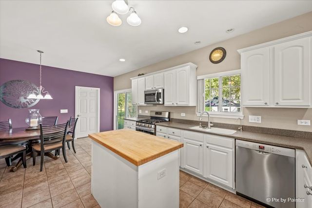 1075 ROBINSON Street, Elburn, IL 60119
