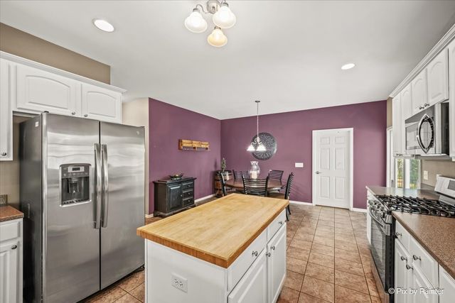 1075 ROBINSON Street, Elburn, IL 60119