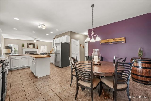 1075 ROBINSON Street, Elburn, IL 60119