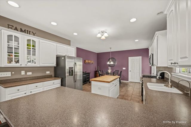 1075 ROBINSON Street, Elburn, IL 60119