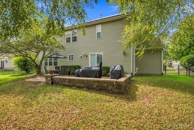 1075 ROBINSON Street, Elburn, IL 60119