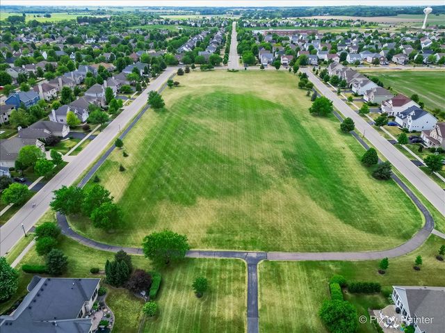 1075 ROBINSON Street, Elburn, IL 60119