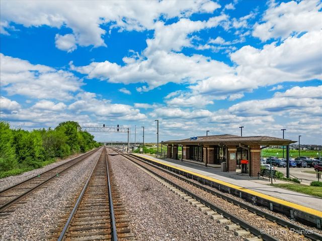 1075 ROBINSON Street, Elburn, IL 60119