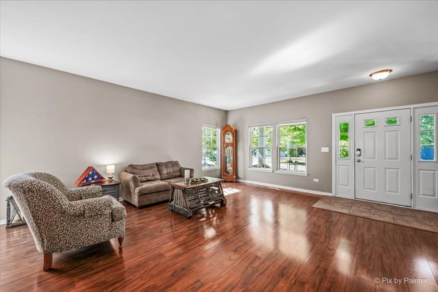 1075 ROBINSON Street, Elburn, IL 60119