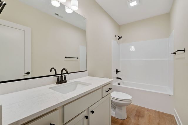 2257 Green Leaf Circle, Norwalk, IA 50211