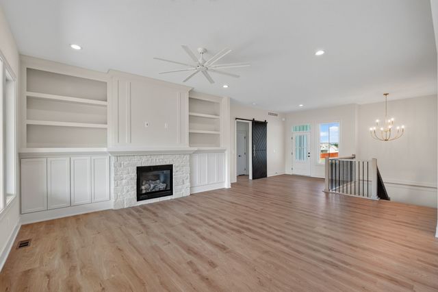 2257 Green Leaf Circle, Norwalk, IA 50211