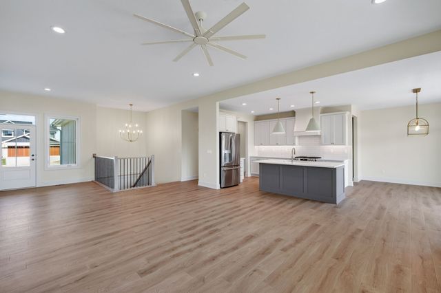 2257 Green Leaf Circle, Norwalk, IA 50211