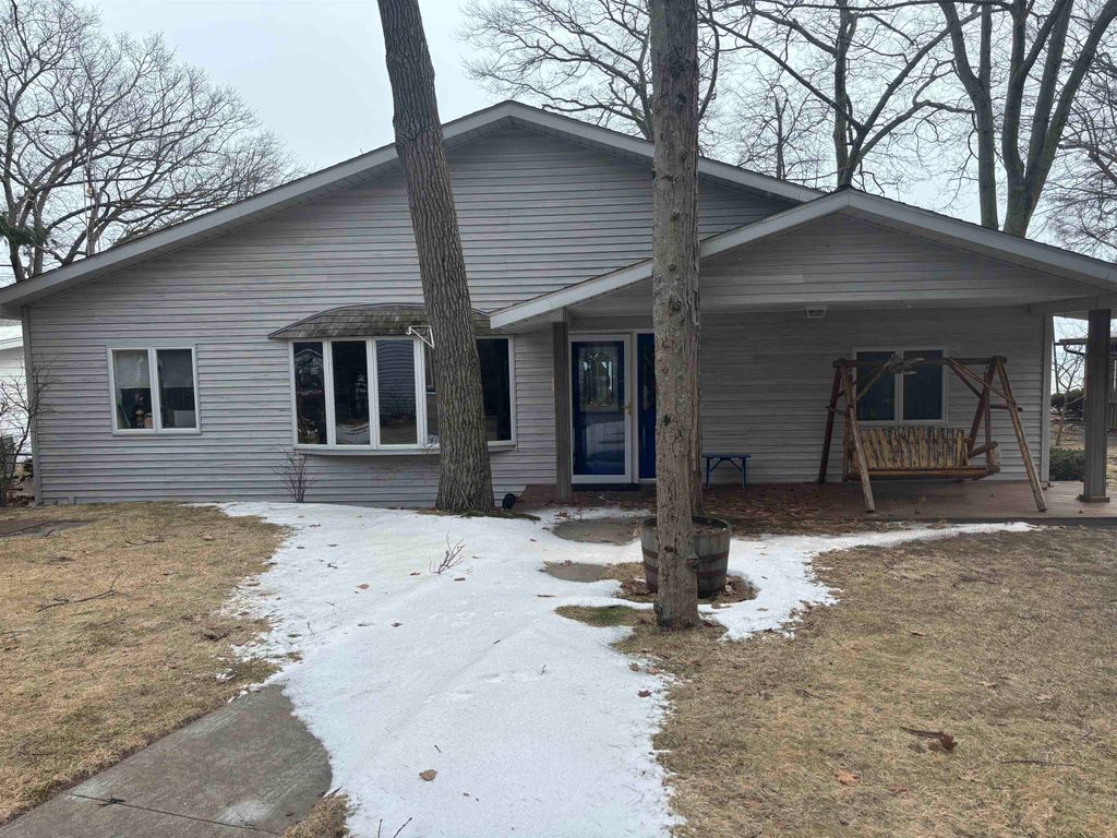 1024 Huron, Tawas City, MI 48763