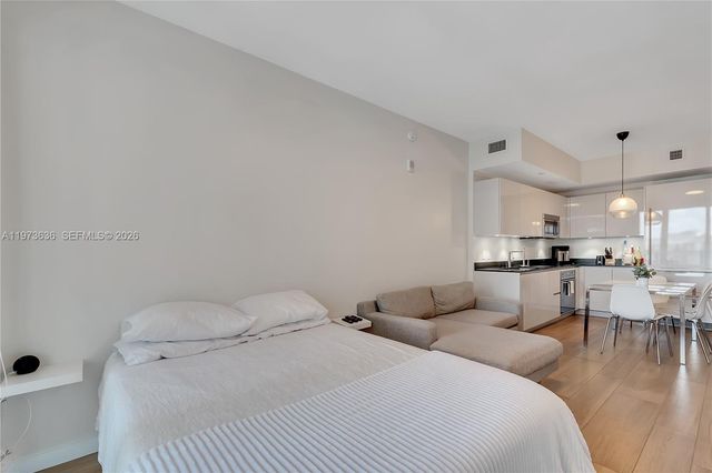 1010 Brickell Ave 3510, Miami, FL 33131