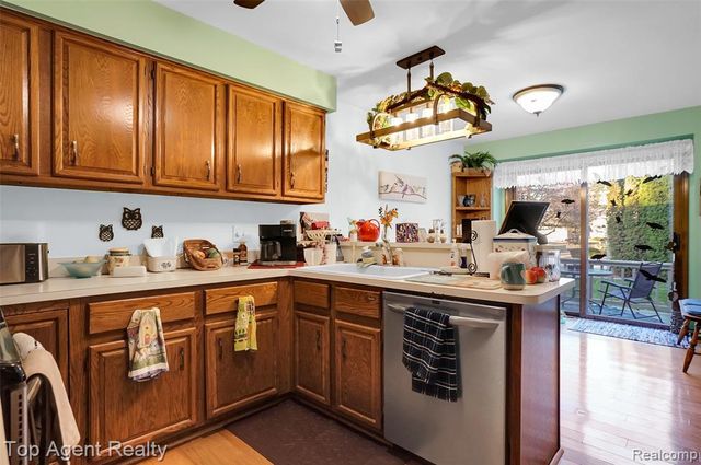 43058 W Kirkwood Drive, Clinton Township, MI 48038