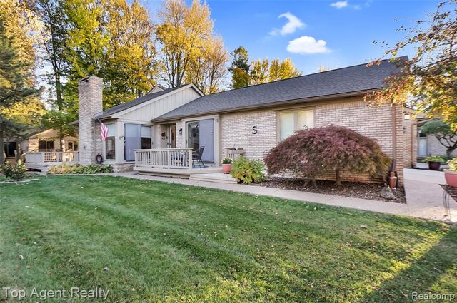 43058 W Kirkwood Drive, Clinton Township, MI 48038