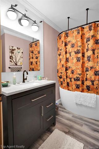 43058 W Kirkwood Drive, Clinton Township, MI 48038