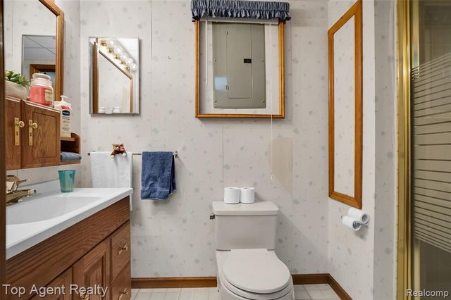 43058 W Kirkwood Drive, Clinton Township, MI 48038