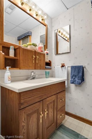 43058 W Kirkwood Drive, Clinton Township, MI 48038