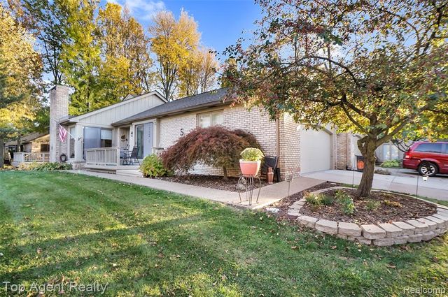 43058 W Kirkwood Drive, Clinton Township, MI 48038