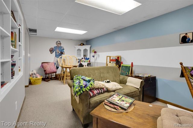 43058 W Kirkwood Drive, Clinton Township, MI 48038