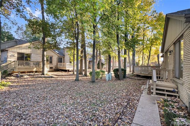 43058 W Kirkwood Drive, Clinton Township, MI 48038